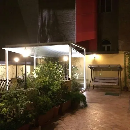 Modigliani Nocleg ze śniadaniem 4*