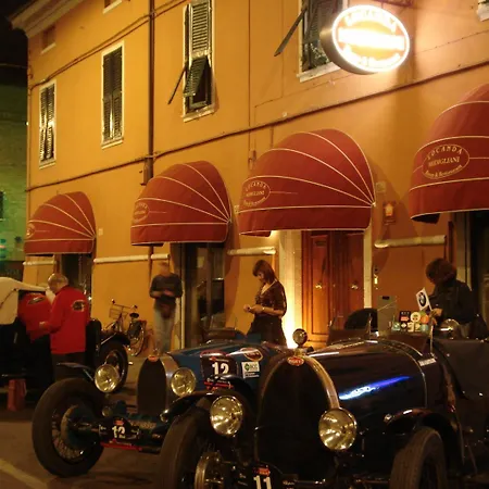 Modigliani Nocleg ze śniadaniem 4*