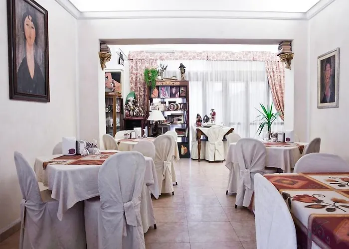 Modigliani Nocleg ze śniadaniem 4*