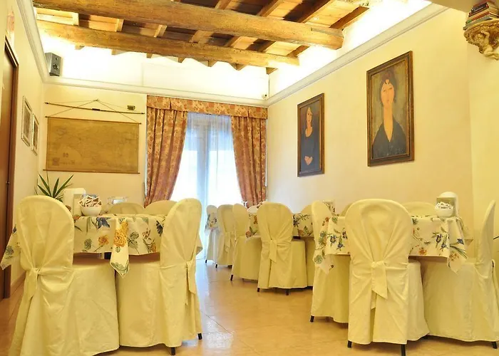 Modigliani Nocleg ze śniadaniem 4*