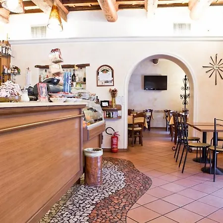 ベッド・アンド・ブレックファスト Modigliani 4*