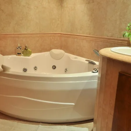 ベッド・アンド・ブレックファスト Modigliani 4*